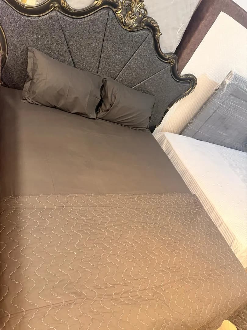Complete 5-Piece Royal Bedroom Ensemble – Luxury Ornate Bed Frame, Premium Mattress, Pillows, Bedding & Quilted Blanket Set — view 3