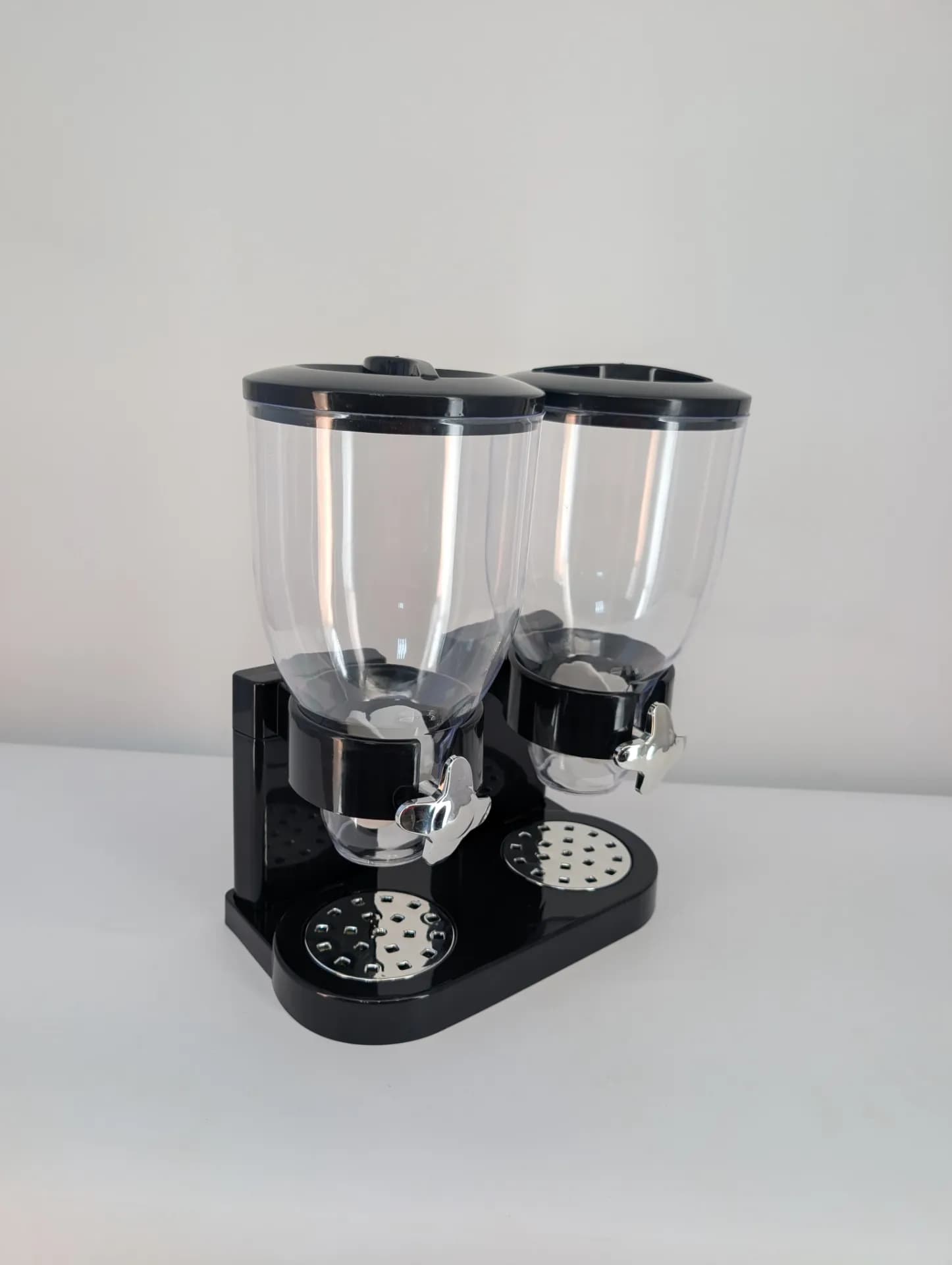Cereal Dispenser — view 1