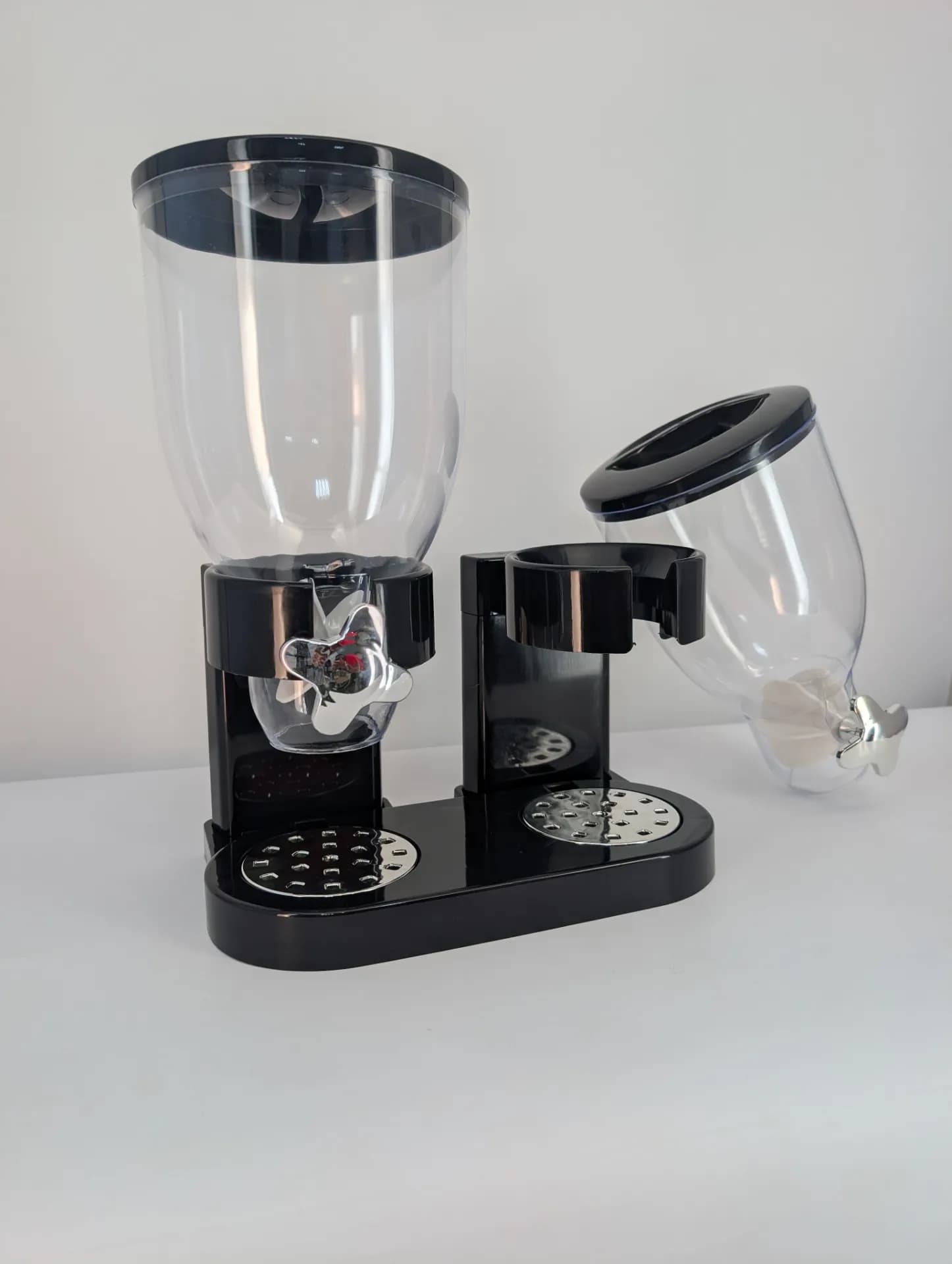 Cereal Dispenser — view 2