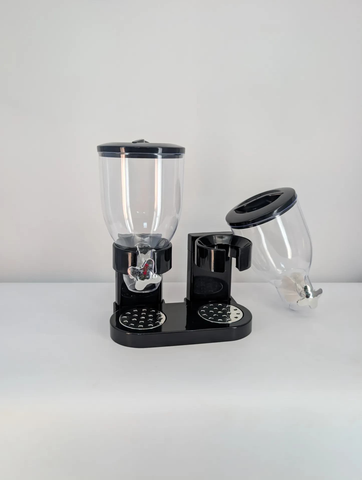 Cereal Dispenser — view 3