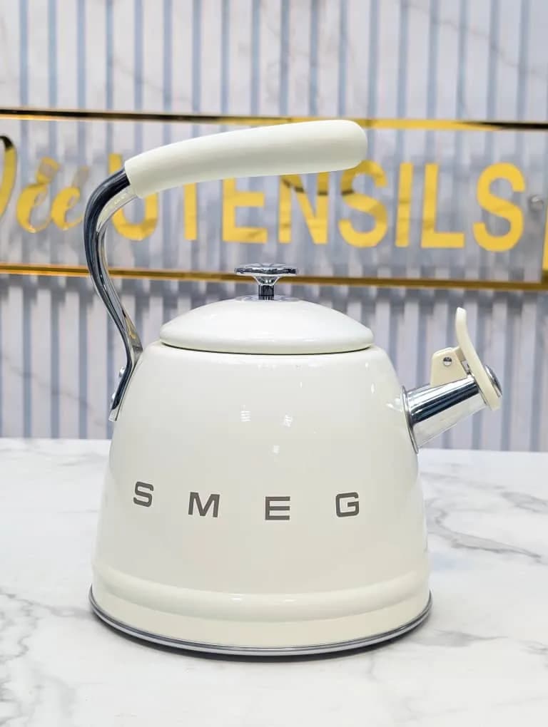 SMEG Whistling Kettle 2.3L — view 1