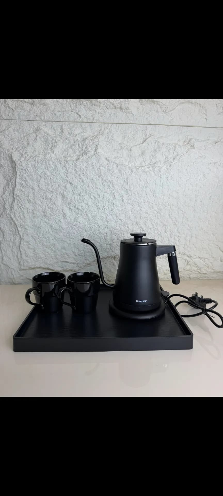 Electric Kettle with Mugs