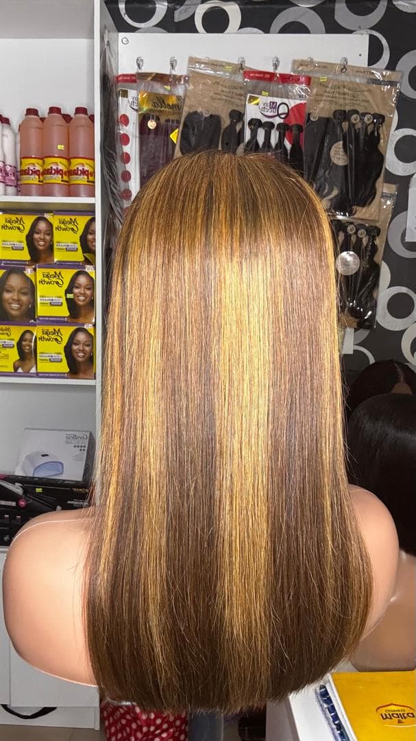 Luxury straight Highlight Bob Wig - Brown with Honey Blonde Streaks — view 2