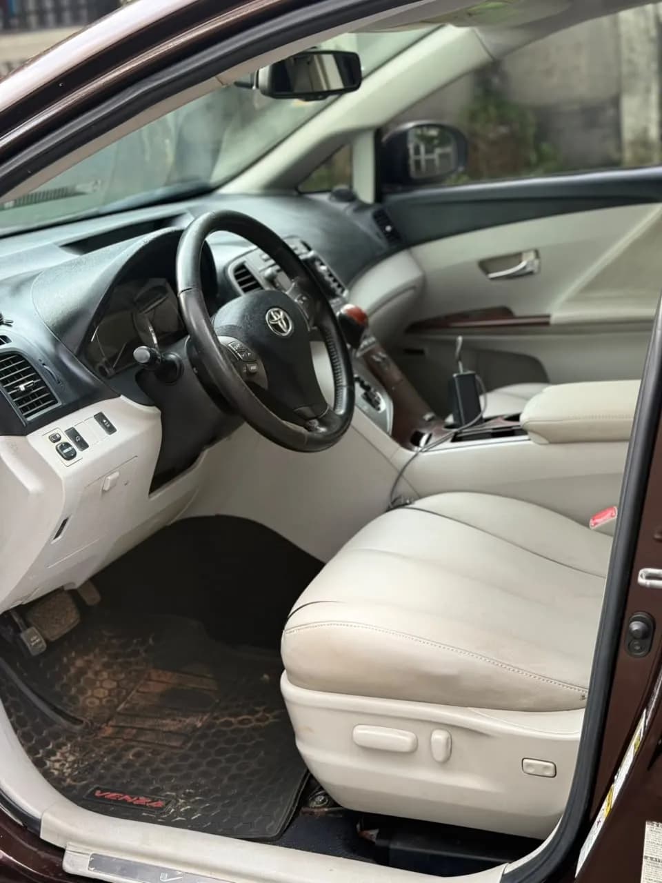 2010 Toyota Venza Nigerian-used — view 2